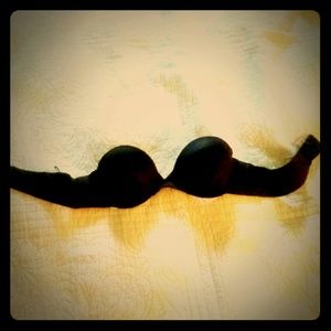 Black strapless bra